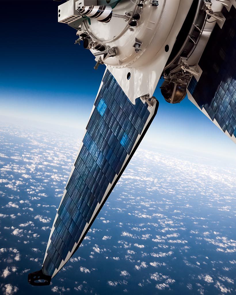 Senza titolo-1_0001_space-satellite-over-the-planet-earth-2021-08-26-23-00-27-utc